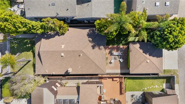 $2,700,000 | 586 36th Street, Manhattan Beach, CA 90266