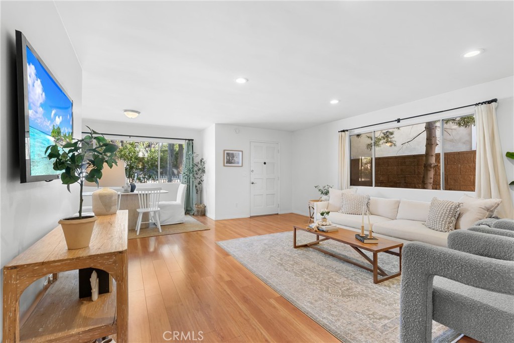 586 36th Street Manhattan Beach, CA 90266 - Photo 6 of 50