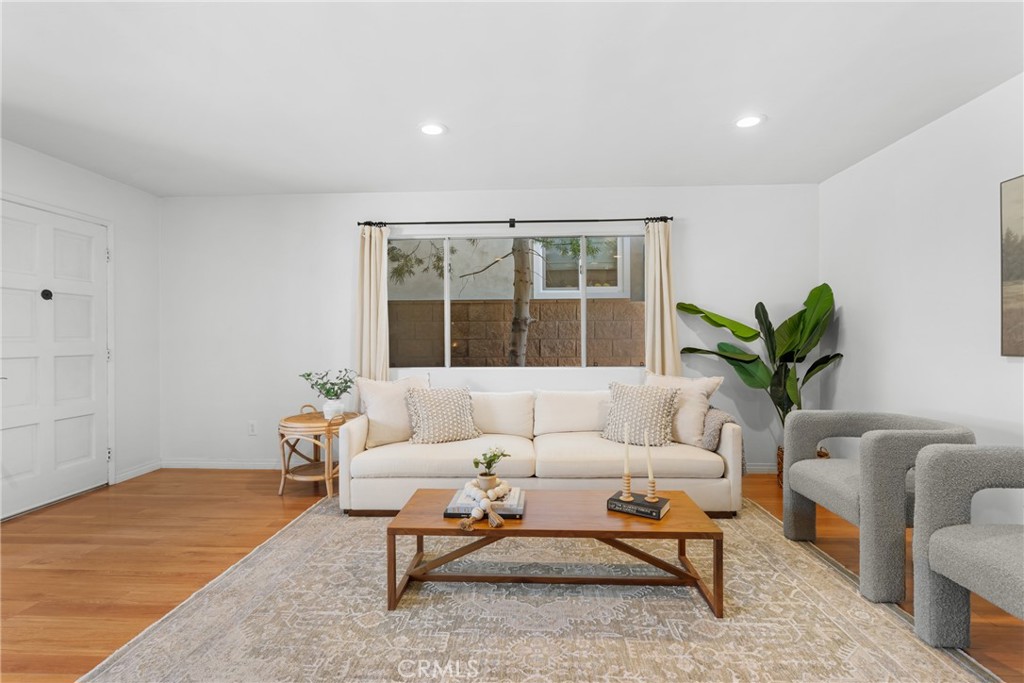 586 36th Street Manhattan Beach, CA 90266 - Photo 7 of 50