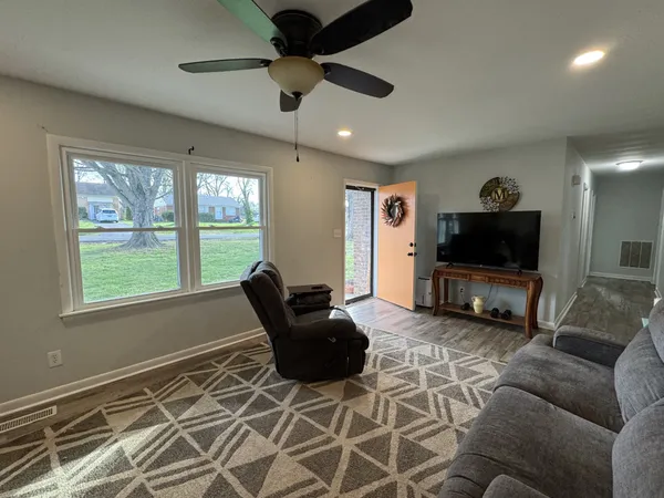 $209,900 | 316 Wayside Drive, Hopkinsville, KY 42240
