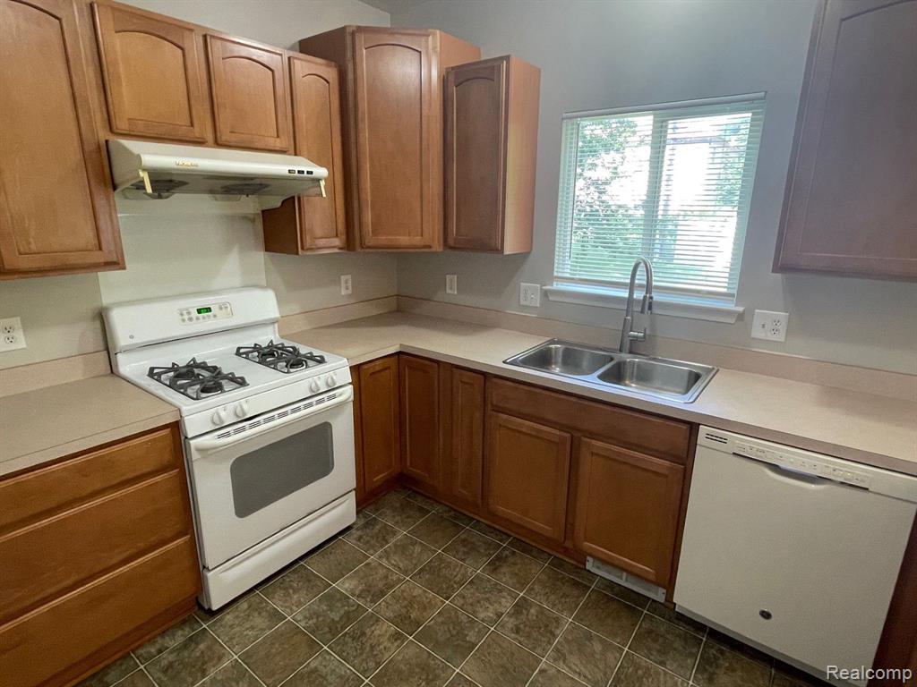 2720 Eastern Avenue Rochester Hills, MI 48307 - Photo 12 of 26
