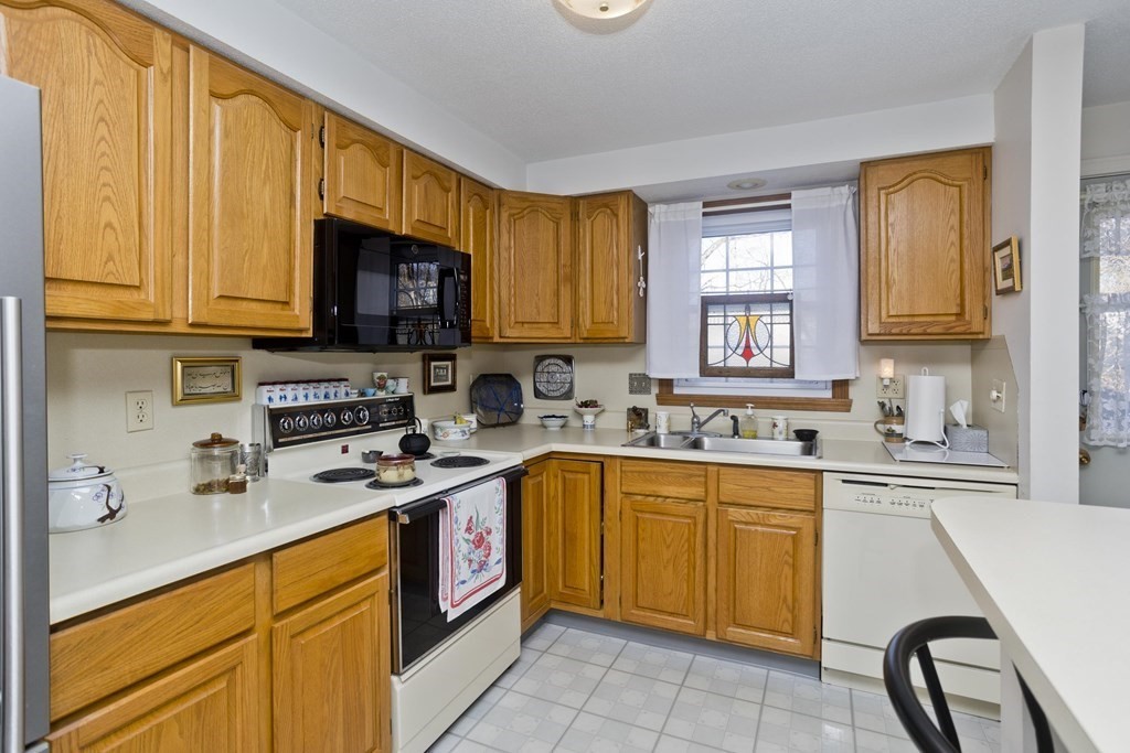 33 Hadley Village Road, Unit 33 South Hadley, MA 01075 - Photo 11 of 35 Gallery Image 11