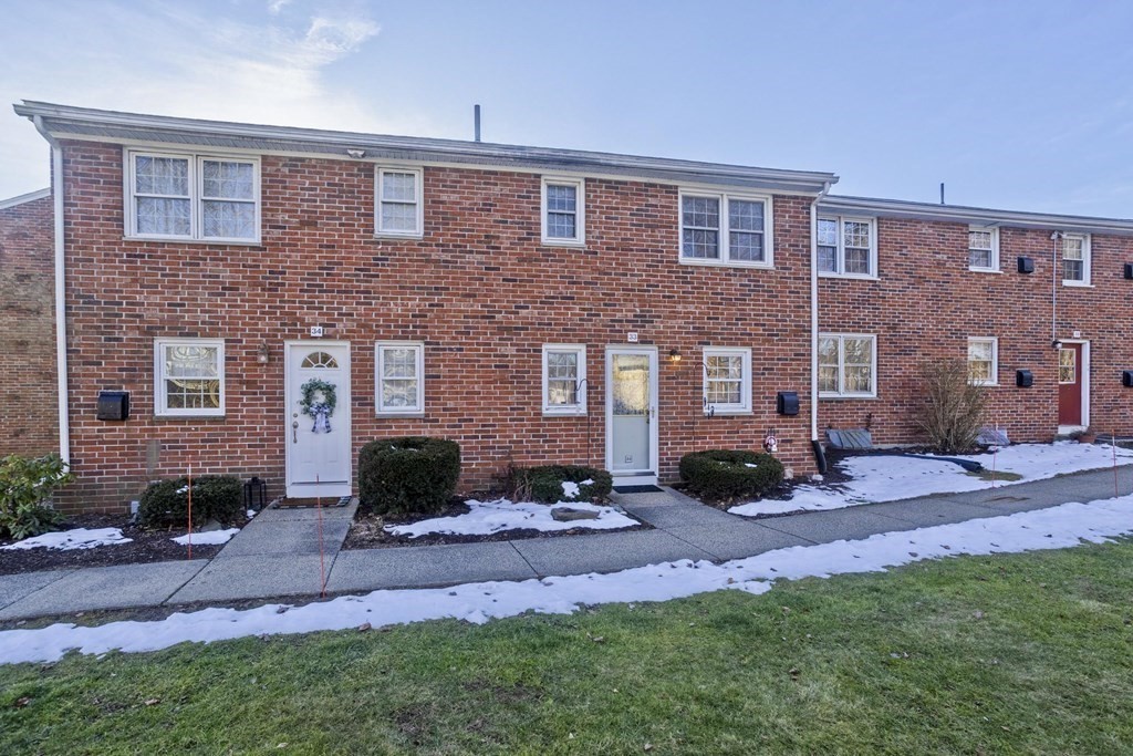 33 Hadley Village Road, Unit 33 South Hadley, MA 01075 - Photo 2 of 35 Gallery Image 2