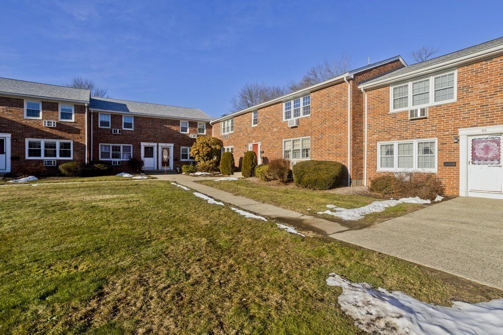 33 Hadley Village Road, Unit 33 South Hadley, MA 01075 - Photo 4 of 35 Gallery Image 4