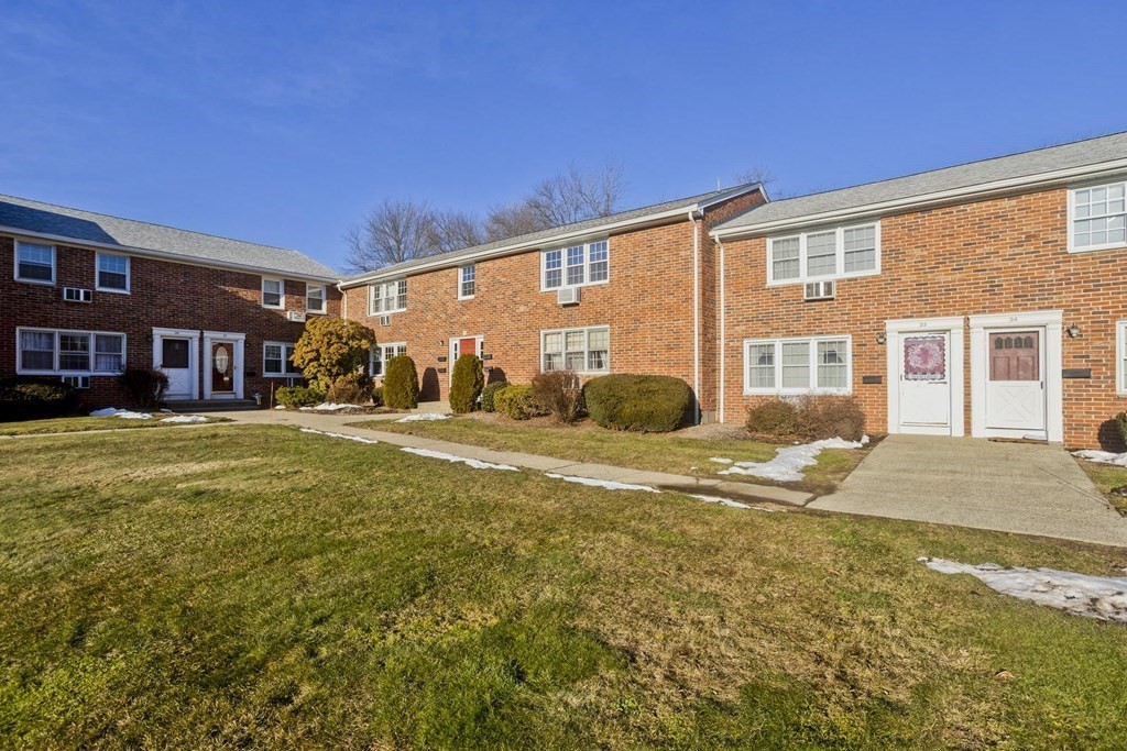 33 Hadley Village Road, Unit 33 South Hadley, MA 01075 - Photo 5 of 35 Gallery Image 5