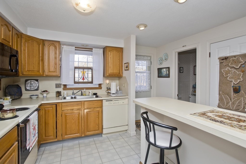 33 Hadley Village Road, Unit 33 South Hadley, MA 01075 - Photo 9 of 35 Gallery Image 9