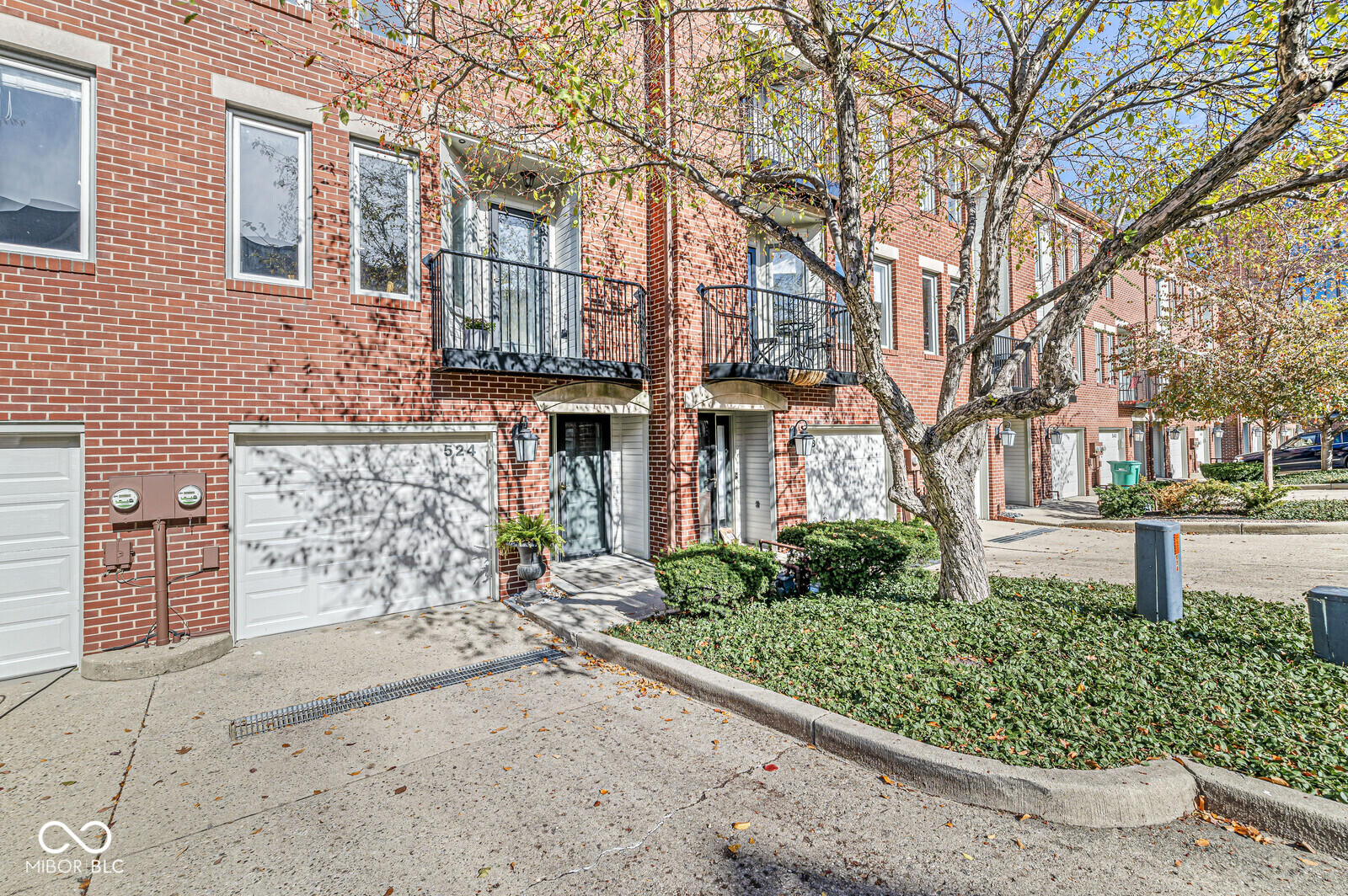 524 Lockerbie Circle North Indianapolis, IN 46202 - Photo 1 of 41