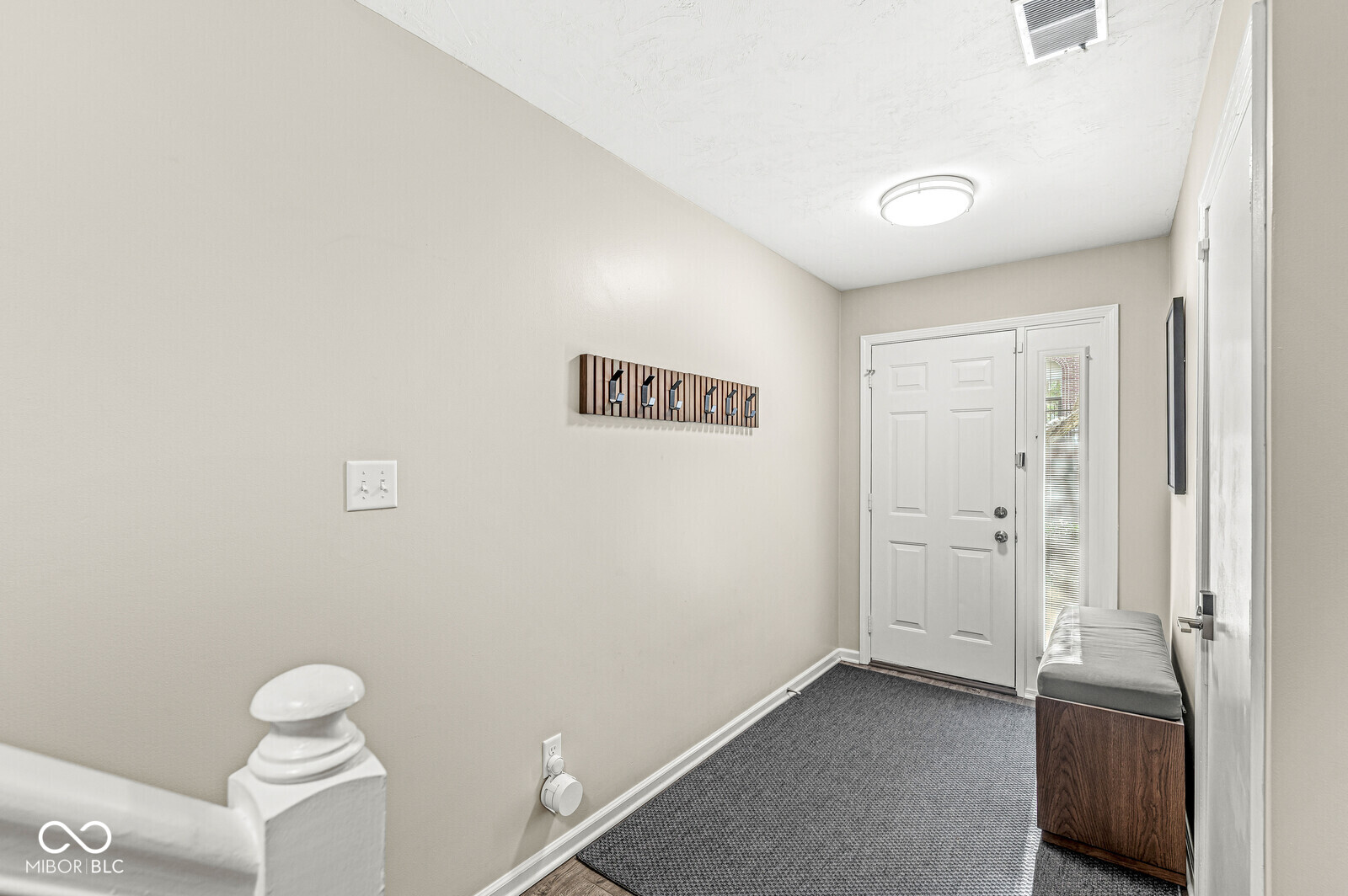 524 Lockerbie Circle North Indianapolis, IN 46202 - Photo 3 of 41