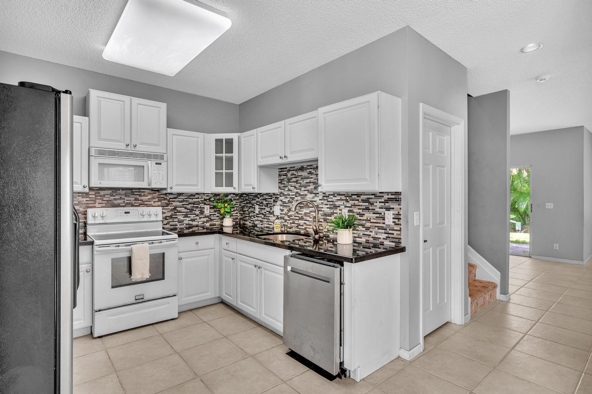 21090 Vía Eden Boca Raton, FL 33433 - Photo 17 of 59 Kitchen