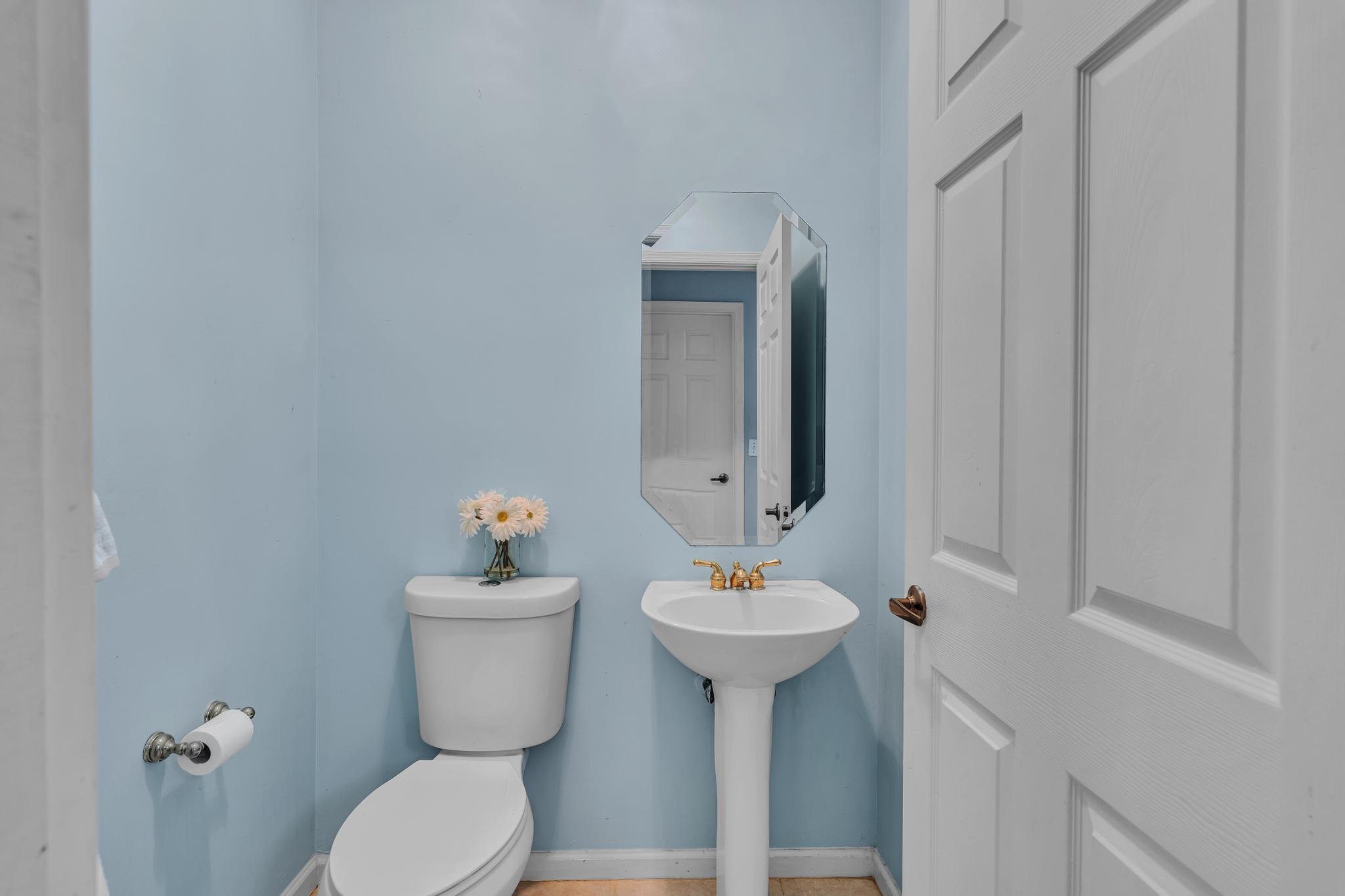 21090 Vía Eden Boca Raton, FL 33433 - Photo 39 of 59 Half Bath