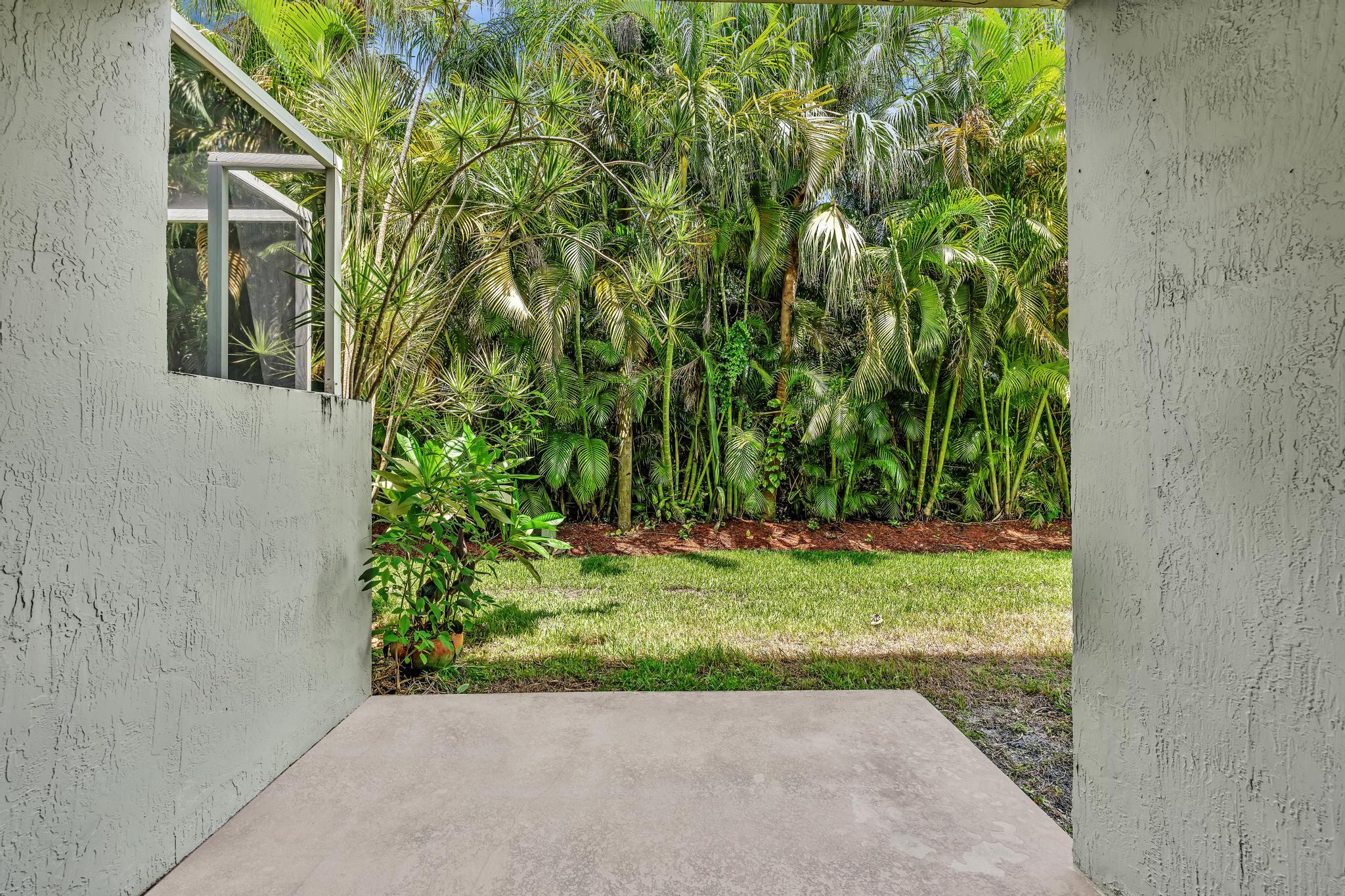 21090 Vía Eden Boca Raton, FL 33433 - Photo 41 of 59 Garden view