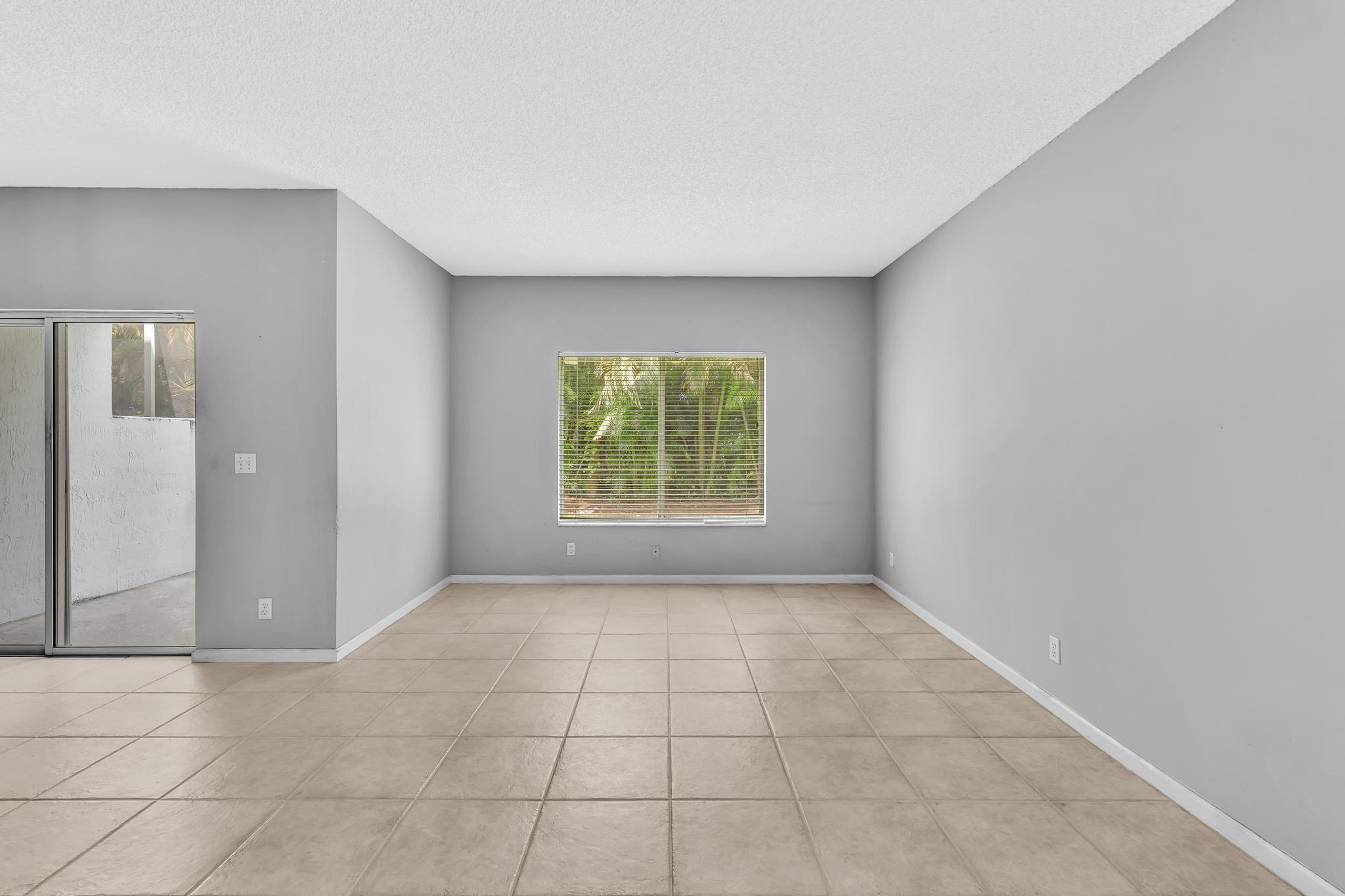 21090 Vía Eden Boca Raton, FL 33433 - Photo 6 of 59 Living Room
