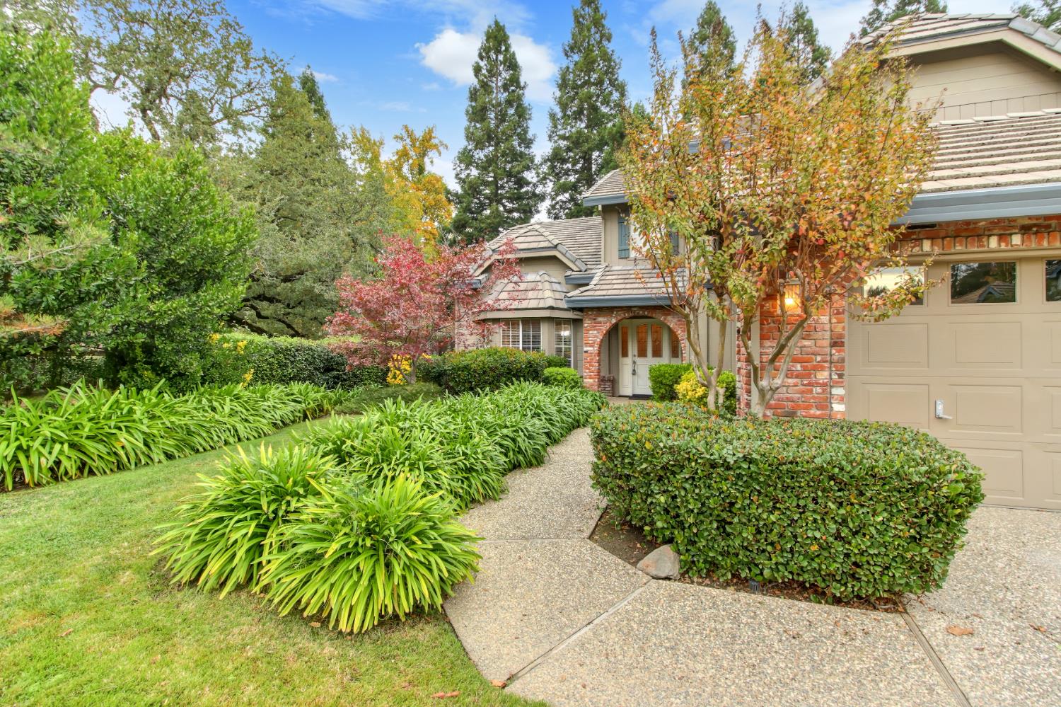 2760 Prestwick Drive Roseville, CA 95661 - Photo 2 of 45 a front view of a house with a yard
