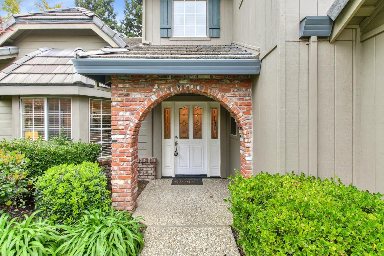 2760 Prestwick Drive Roseville, CA 95661 - Photo 3 of 45 a front view of a house with a garden