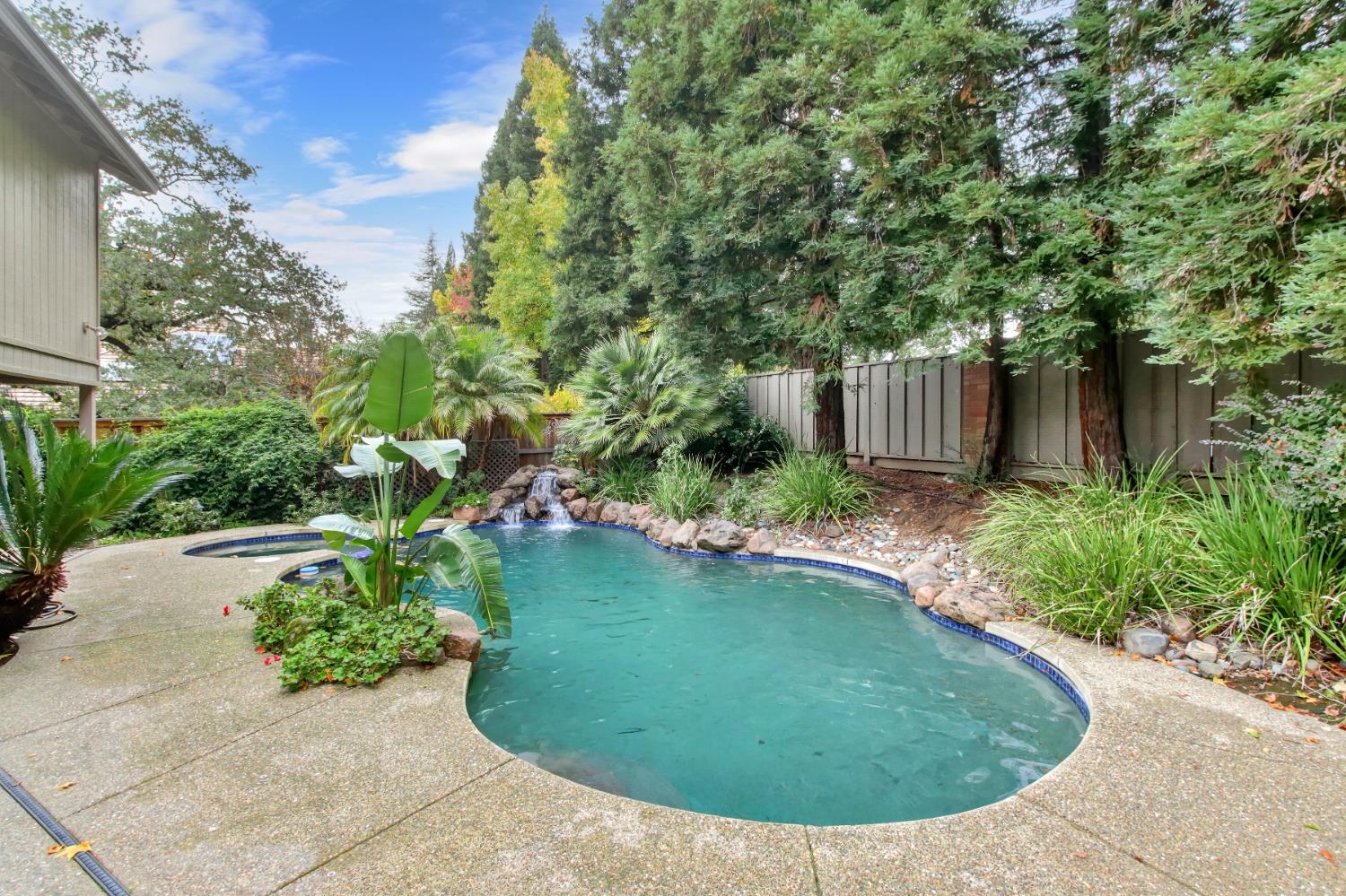 2760 Prestwick Drive Roseville, CA 95661 - Photo 38 of 45 a view of a backyard