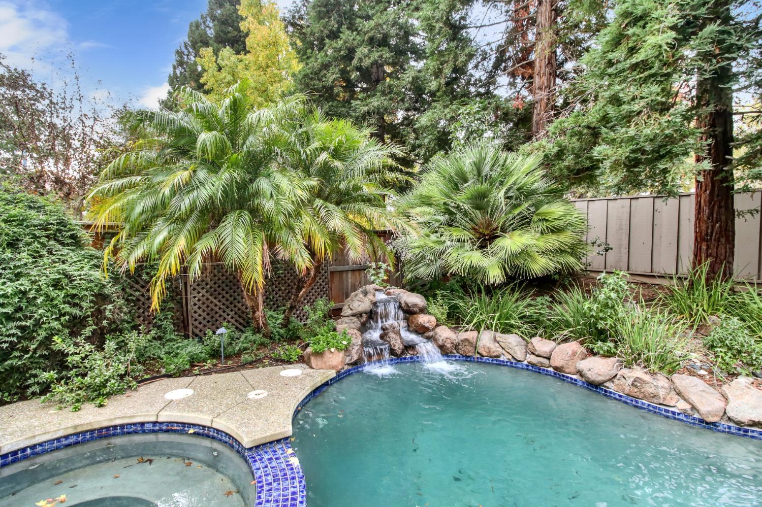 2760 Prestwick Drive Roseville, CA 95661 - Photo 40 of 45 a backyard of a house with lots of green space