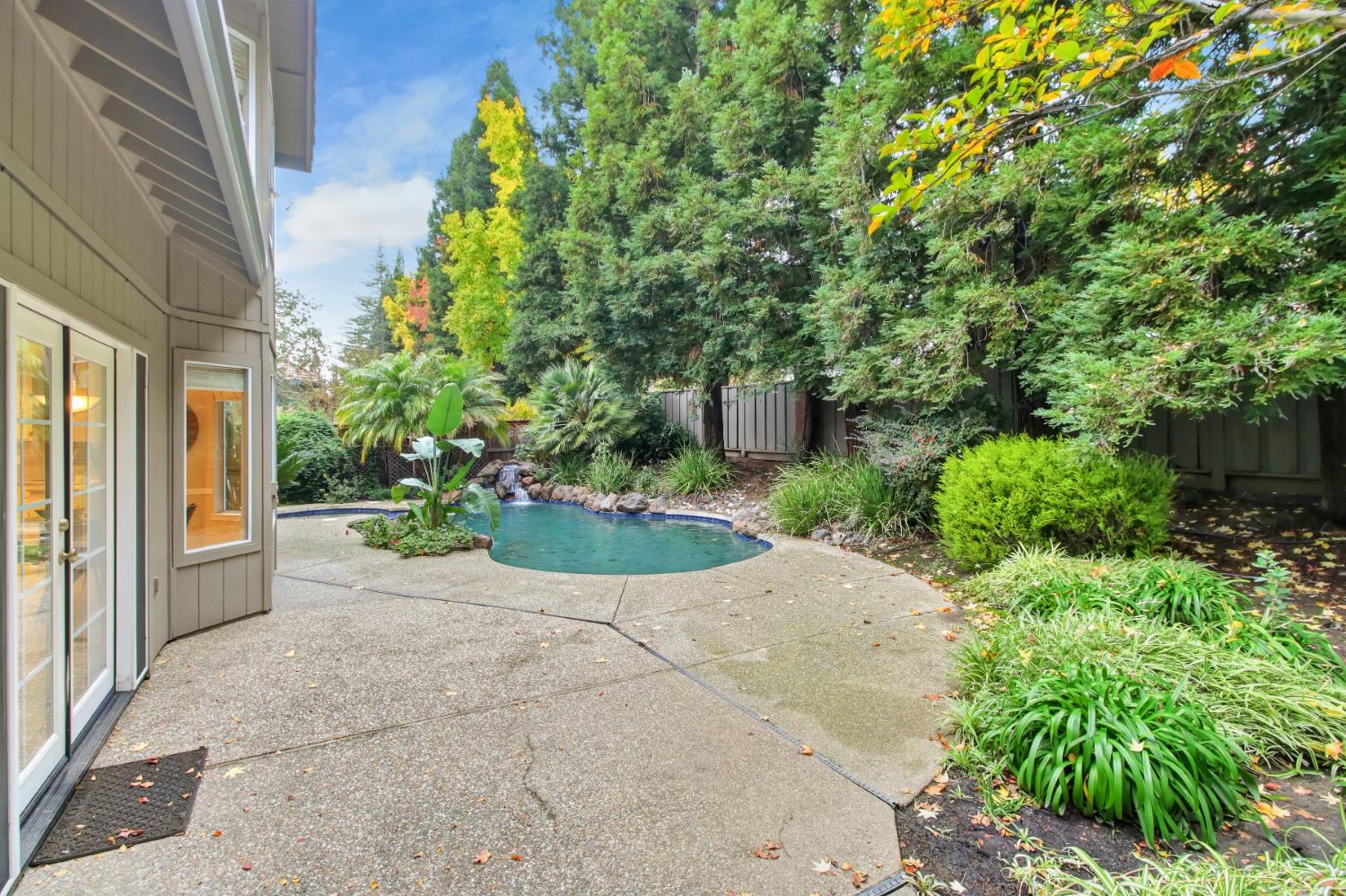 2760 Prestwick Drive Roseville, CA 95661 - Photo 43 of 45 a view of a back yard with potted plants