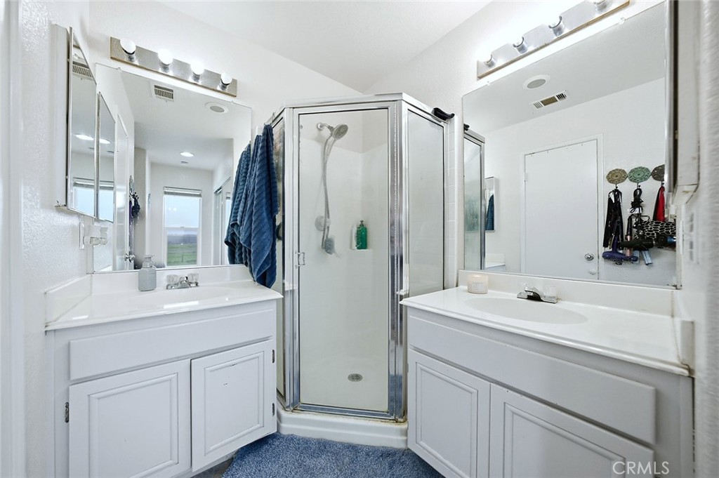 577 Cedar View Drive Beaumont, CA 92223 - Photo 24 of 44 Master Bathroom