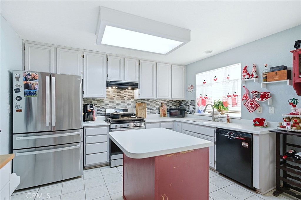 577 Cedar View Drive Beaumont, CA 92223 - Photo 5 of 44