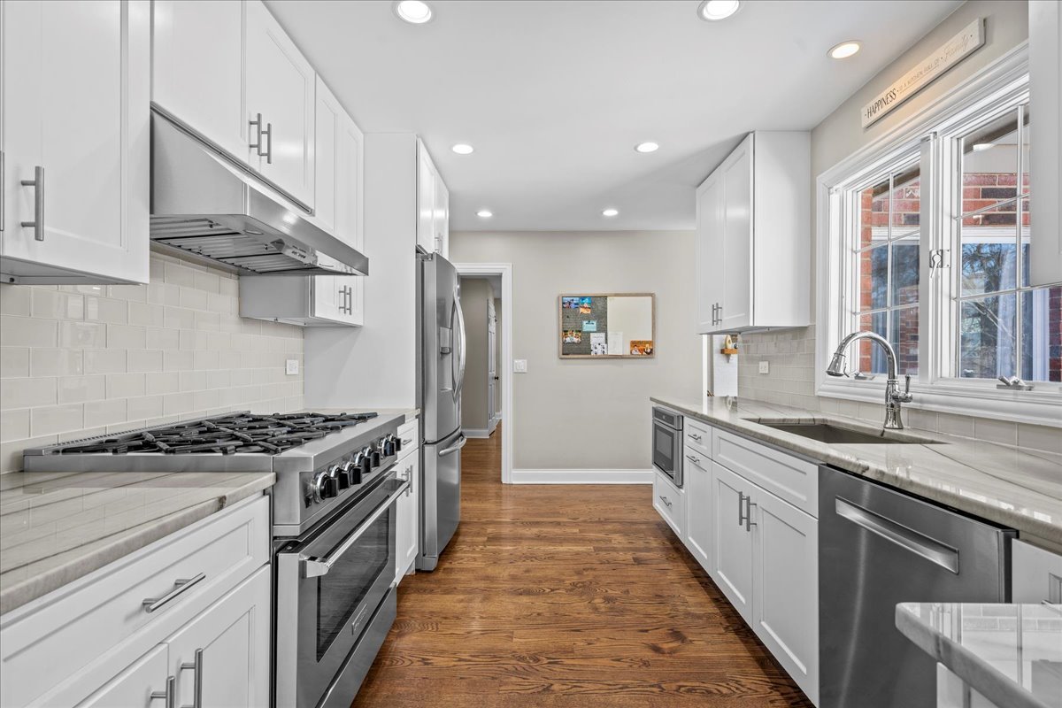 1224 Hillside Road Northbrook, IL 60062 - Photo 16 of 34