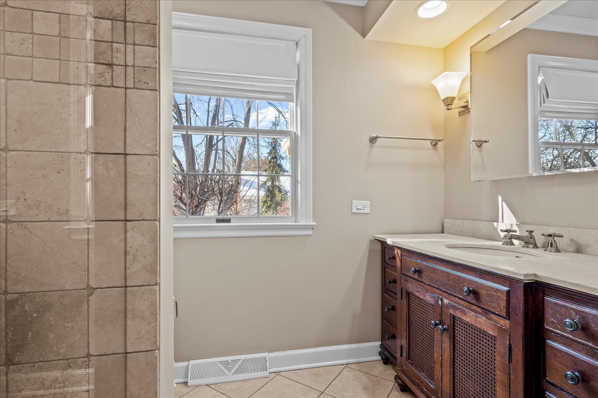 1224 Hillside Road Northbrook, IL 60062 - Photo 19 of 34