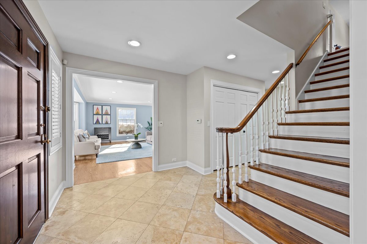 1224 Hillside Road Northbrook, IL 60062 - Photo 3 of 34