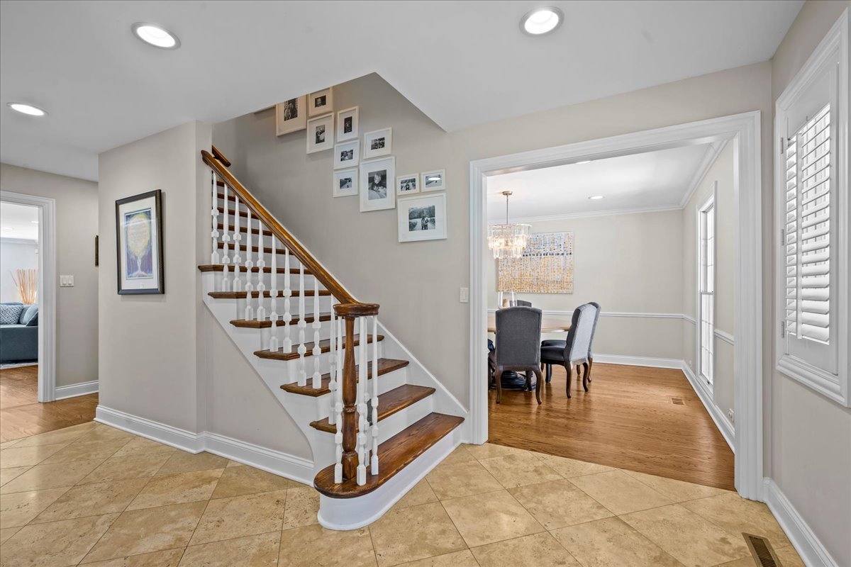 1224 Hillside Road Northbrook, IL 60062 - Photo 4 of 34