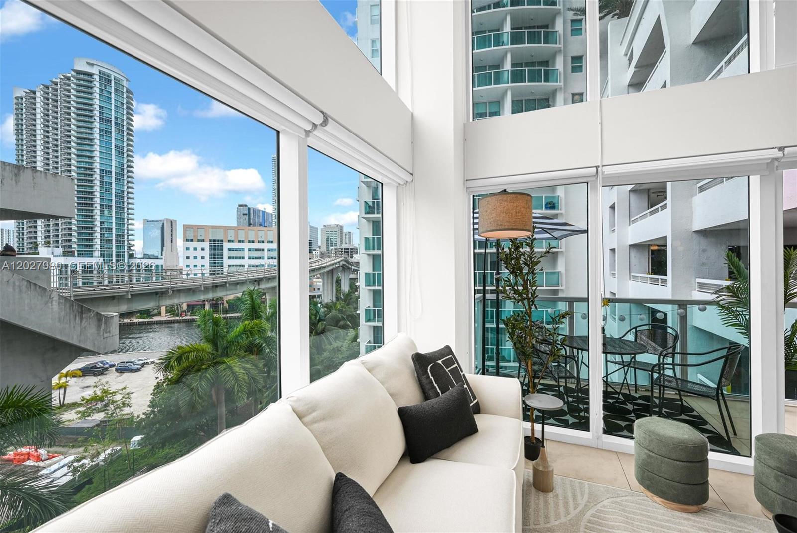41 Southeast 5th Street, Unit 517 Miami, FL 33131 - Photo 3 of 49