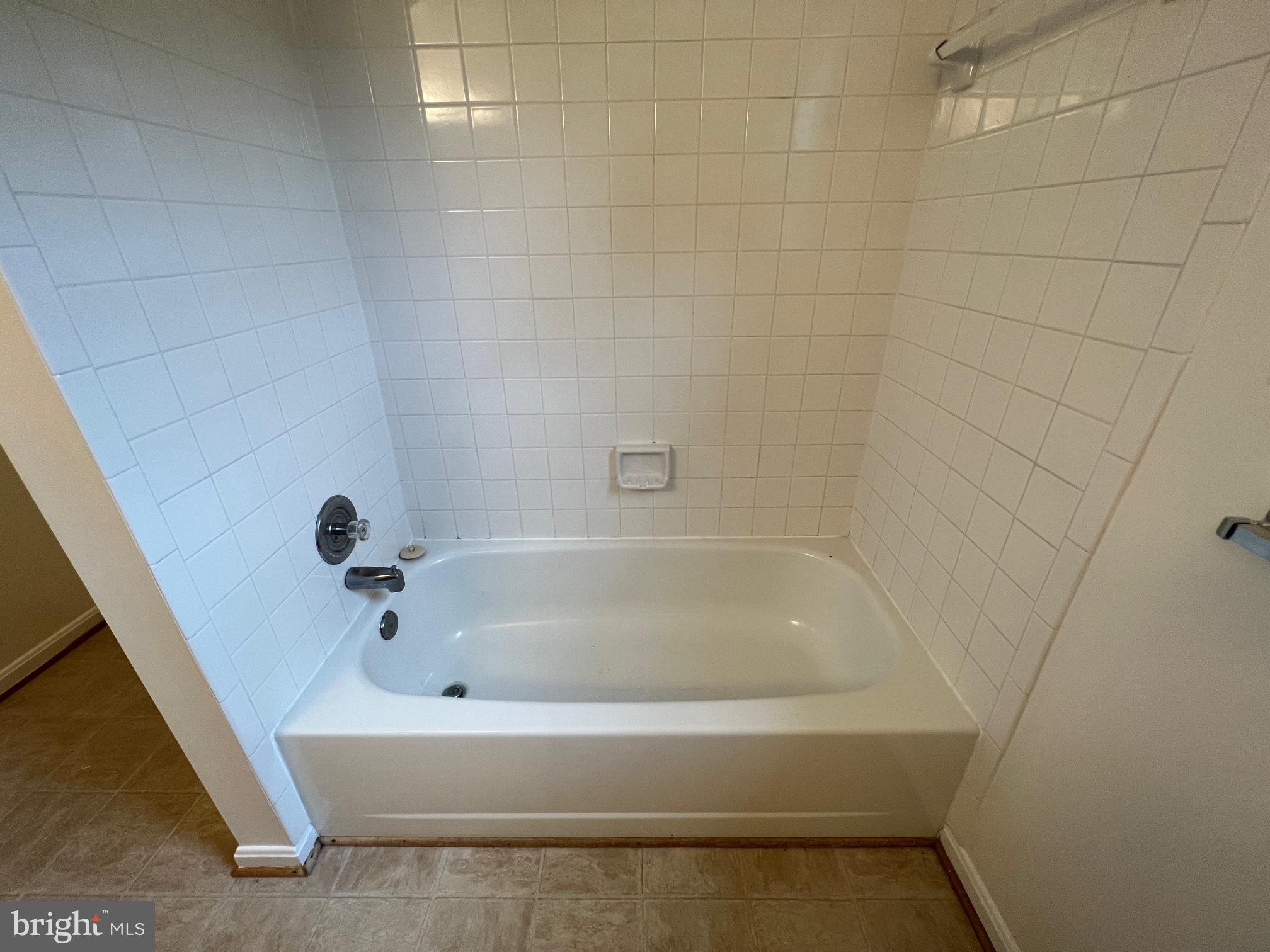 14320 Twig Road Silver Spring, MD 20905 - Photo 17 of 20 Hall Bathroom
Jack & Jill Bath