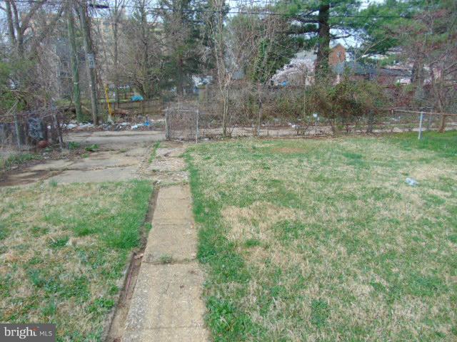 7127 Boxford Road Baltimore, MD 21215 - Photo 3 of 14 a backyard of a house with lots of green space