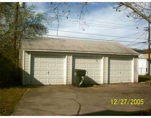 818 Indiana Avenue, Unit UP Corpus Christi, TX 78404 - Photo 3 of 3 a view of a wooden door