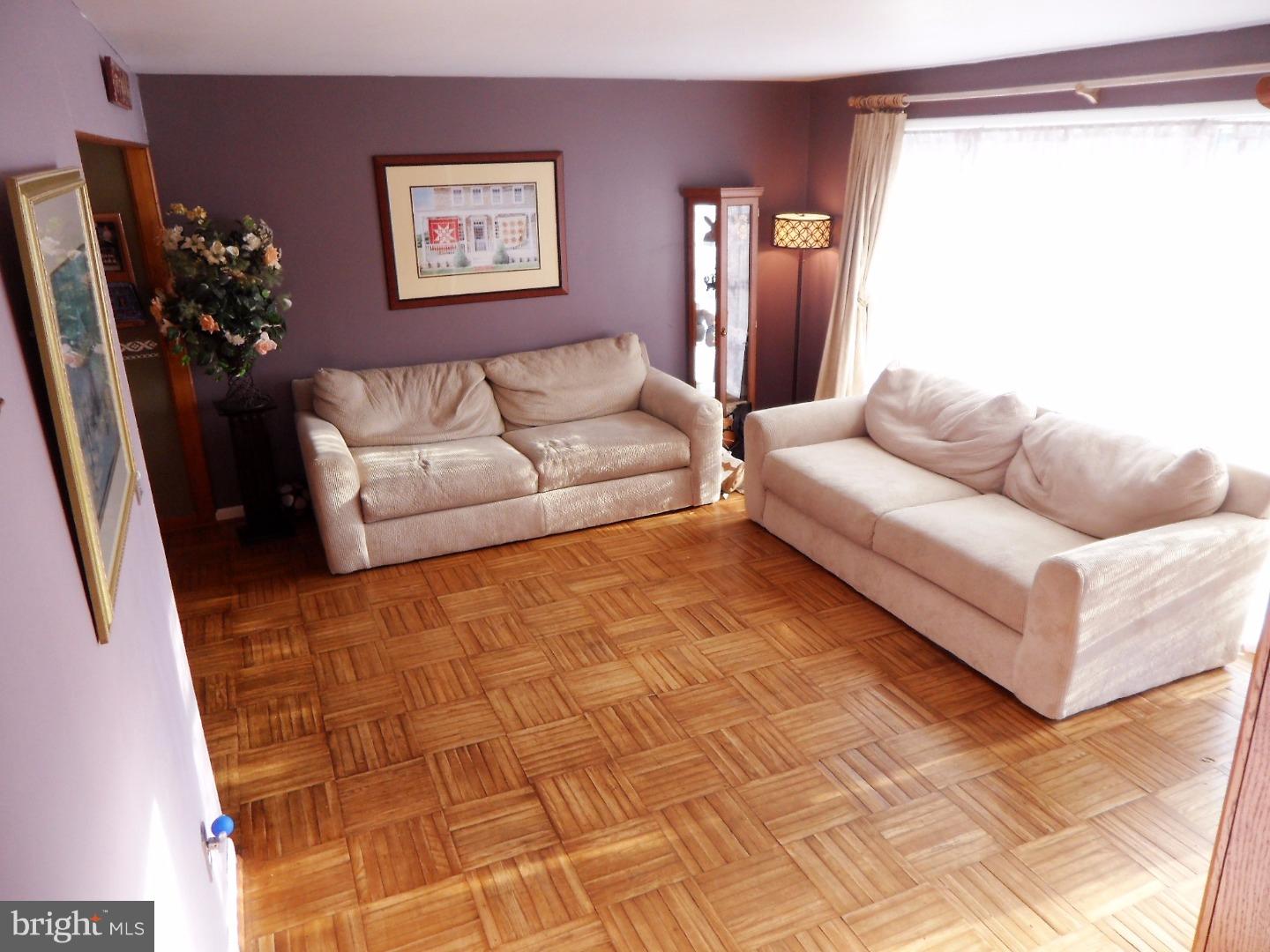 1245 Cloverly Road Warminster, PA 18974 - Photo 4 of 25 Living Room