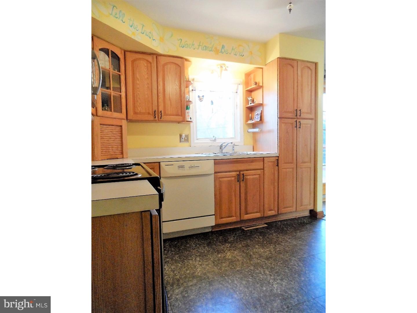 1245 Cloverly Road Warminster, PA 18974 - Photo 8 of 25 Kitchen