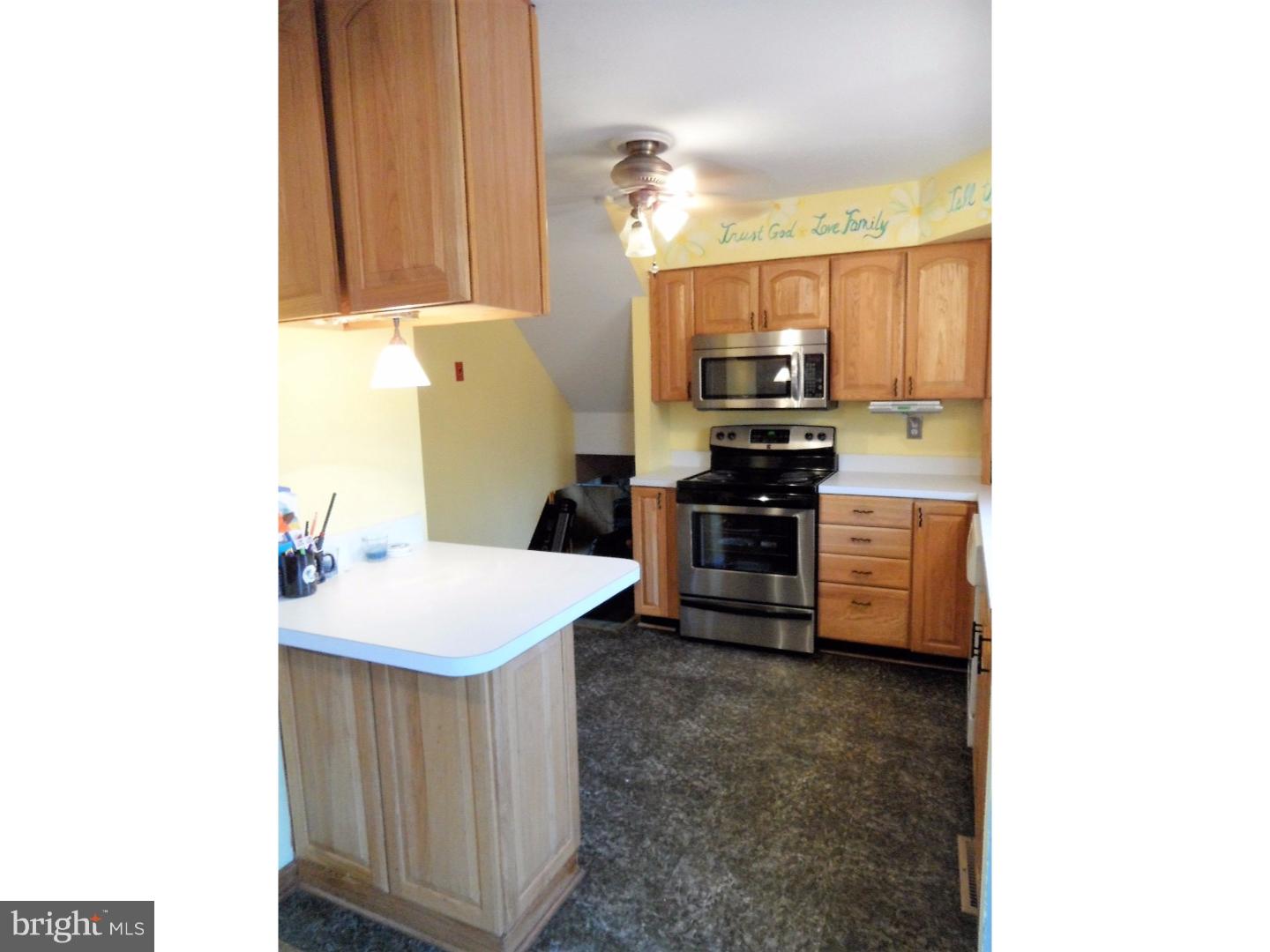 1245 Cloverly Road Warminster, PA 18974 - Photo 9 of 25 Kitchen