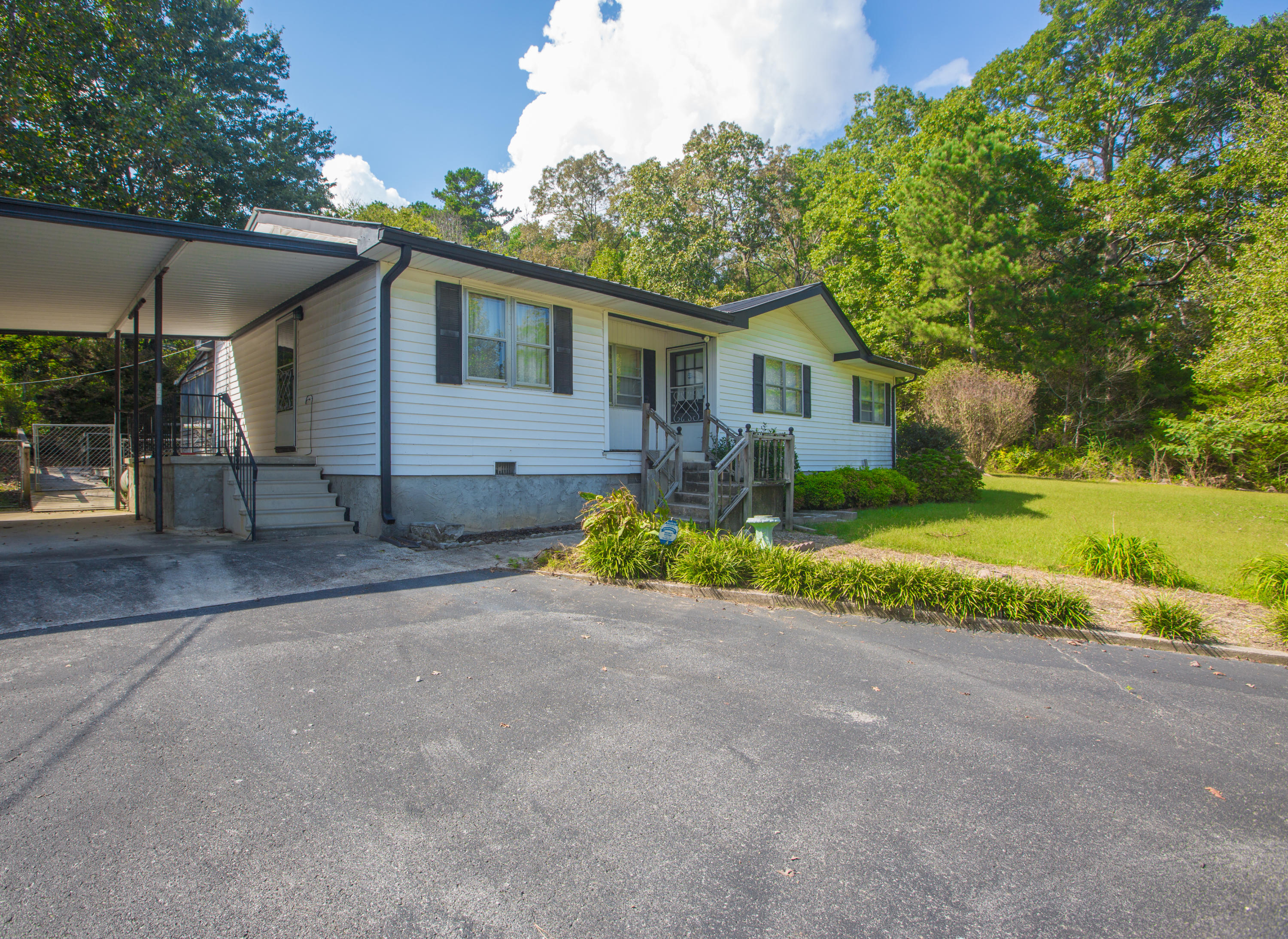 656 Post Oak Road Ringgold, GA 30736 - Photo 3 of 16 Jennifer Catlett-7470