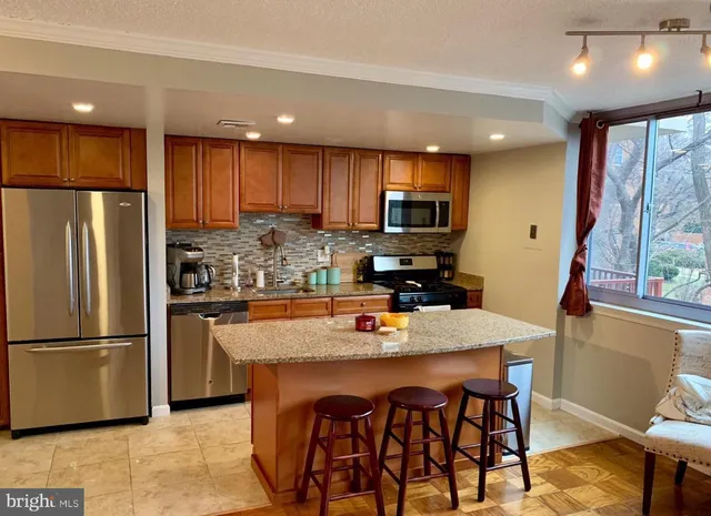 $1,900 | 5353 Columbia Pike, Unit 504, Arlington, VA 22204