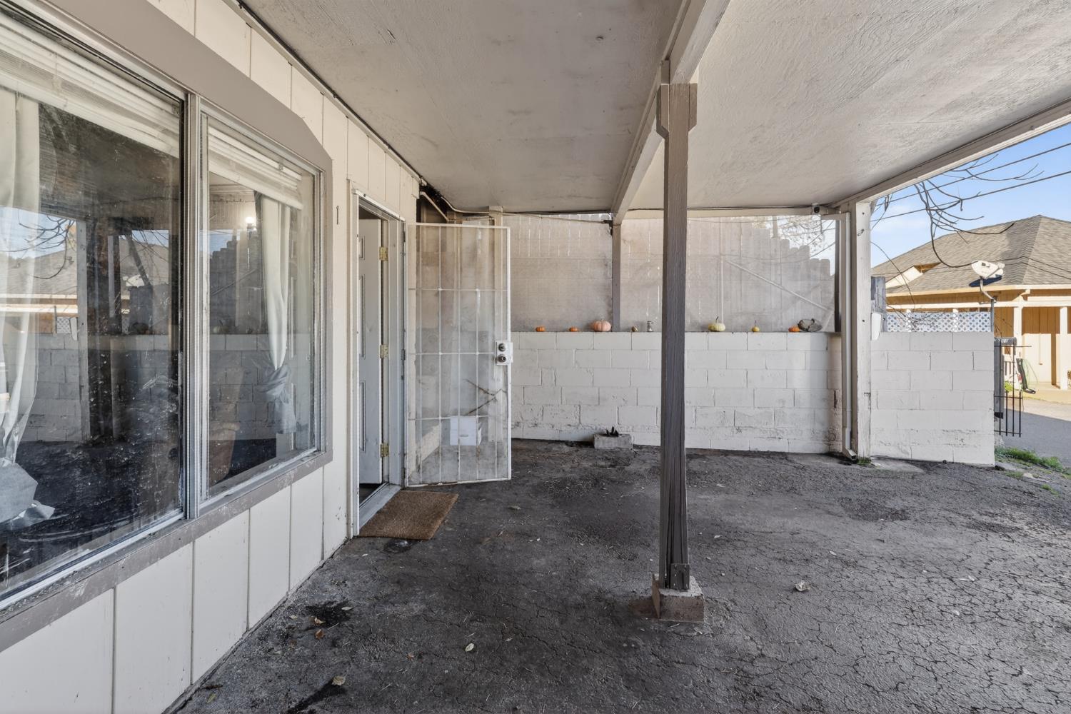 628 Olive Street Sonora, CA 95370 - Photo 26 of 46 a view of a bathroom with a glass door
