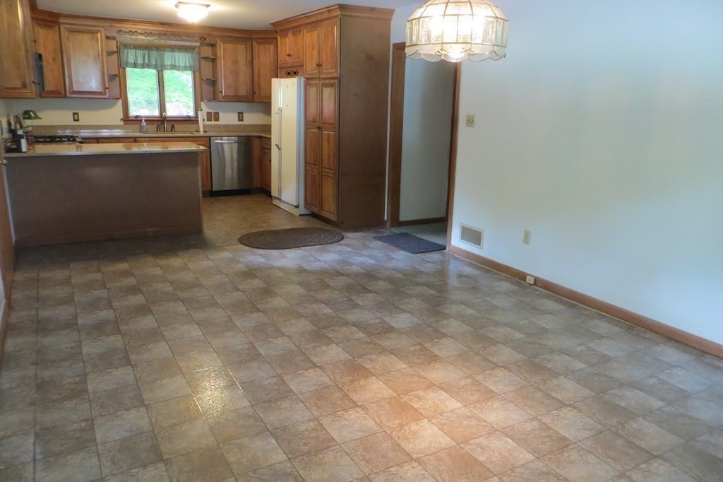 193 Hillside Road Southbridge, MA 01550 - Photo 13 of 33 Gallery Image 13