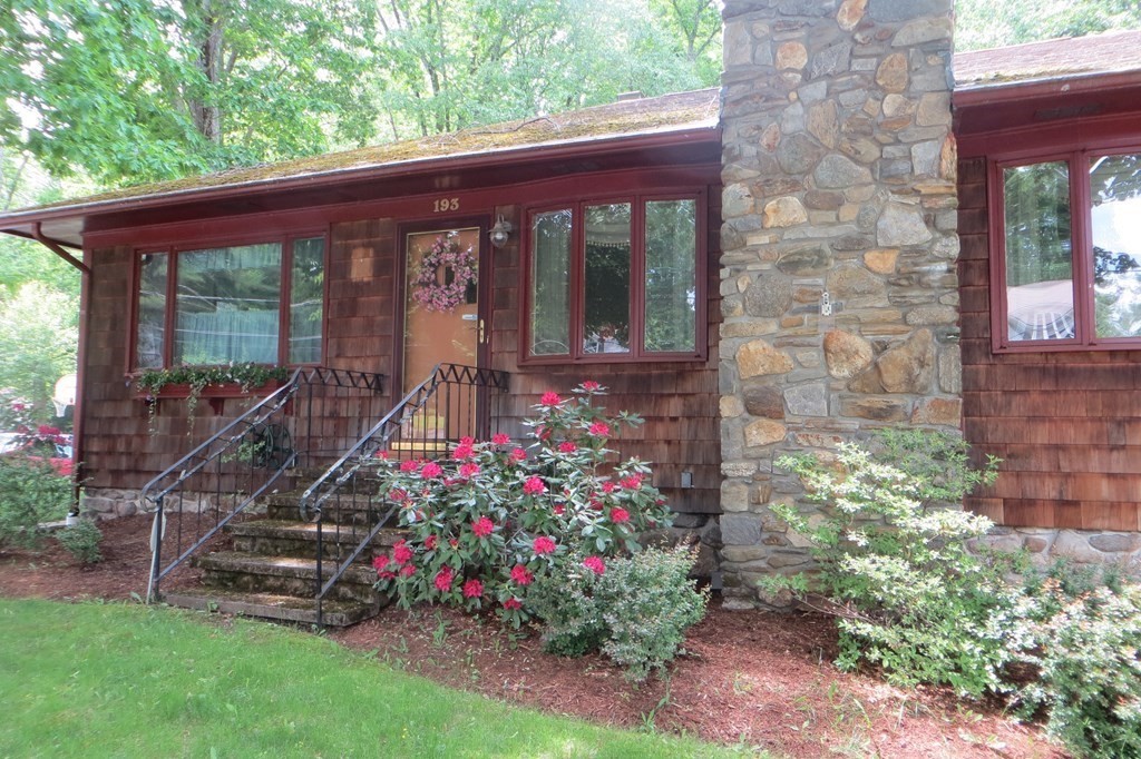 193 Hillside Road Southbridge, MA 01550 - Photo 3 of 33 Gallery Image 3