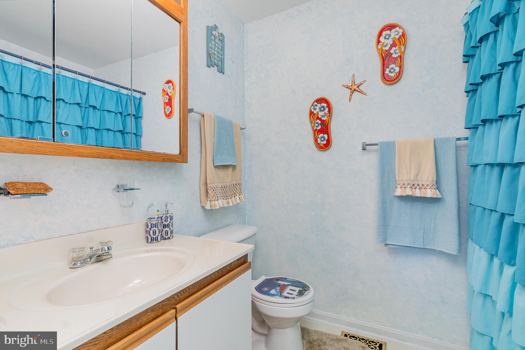 6864 Ebenezer Road Middle River, MD 21220 - Photo 17 of 35 Upper Level Hall Bath