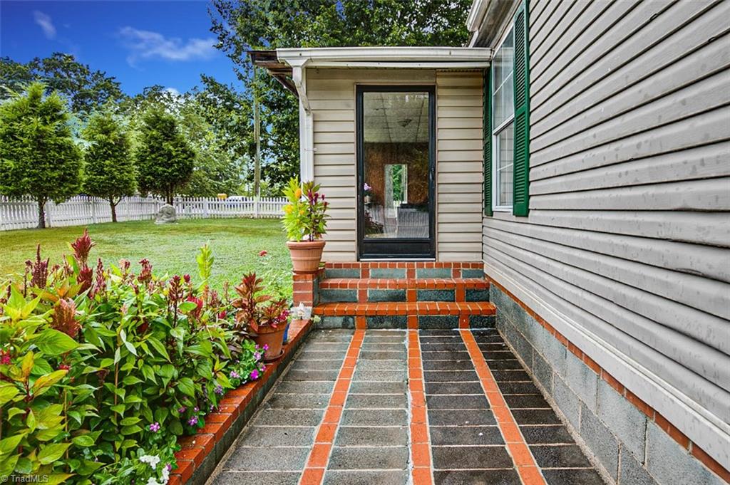 1705 Manorview Road Asheboro, NC 27205 - Photo 2 of 21 Gallery Image 2