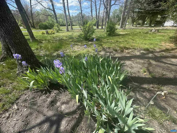 $300,000 | 147 Rankin Lane, Stuarts Draft, VA 24477