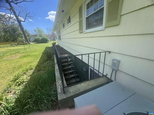 $300,000 | 147 Rankin Lane, Stuarts Draft, VA 24477