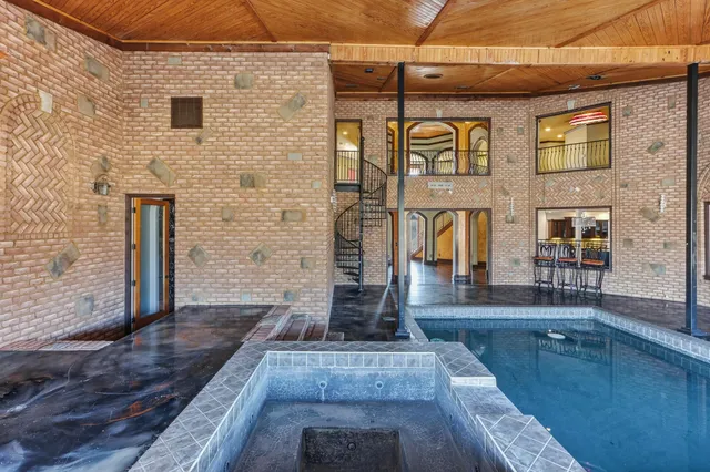 $950,000 | 4983 Rowen Oak Road, Collierville, TN 38017