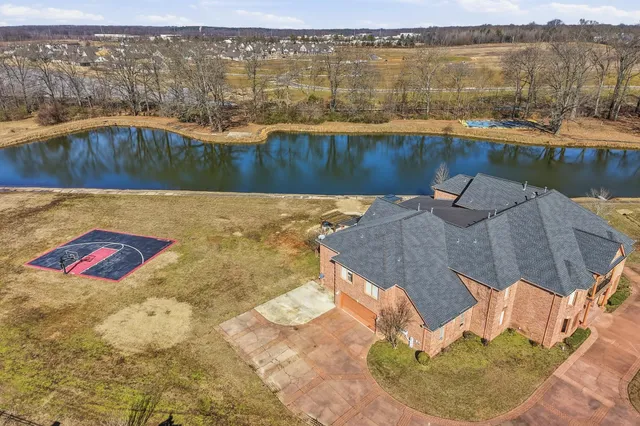 $950,000 | 4983 Rowen Oak Road, Collierville, TN 38017