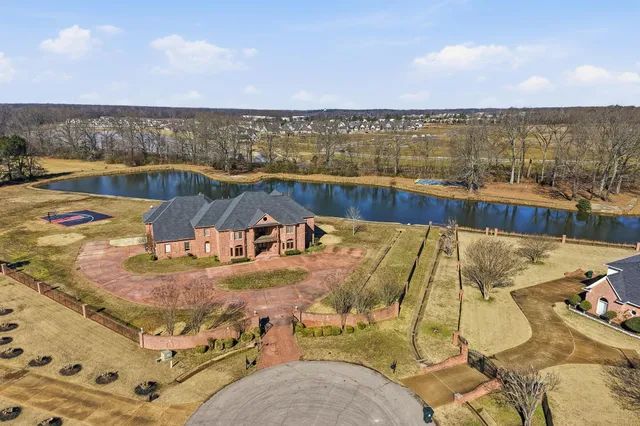 $950,000 | 4983 Rowen Oak Road, Collierville, TN 38017