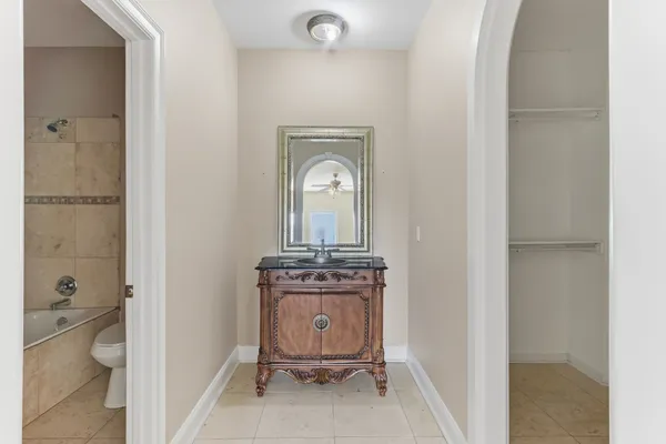 $950,000 | 4983 Rowen Oak Road, Collierville, TN 38017