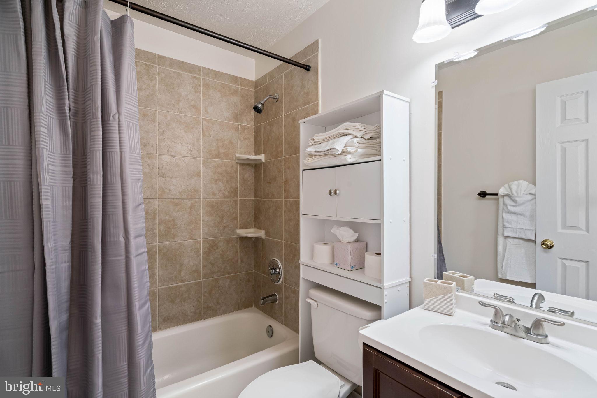 407 Kings Crest Drive Stafford, VA 22554 - Photo 17 of 42 a bathroom with a sink mirror toilet and bathtub