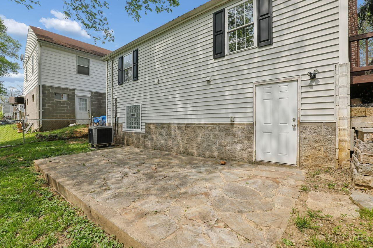 6015 Eleanor Street Cincinnati, OH 45227 - Photo 32 of 36