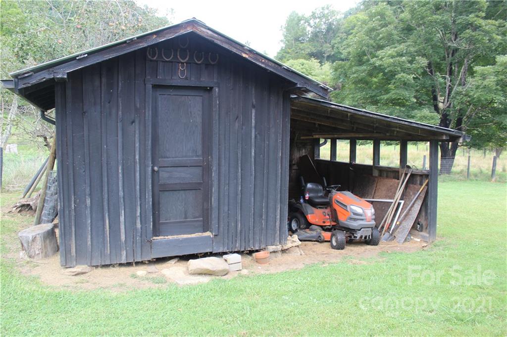 718 Bald Mountain Road Burnsville, NC 28714 - Photo 12 of 20 a backyard of a house with table and chairs